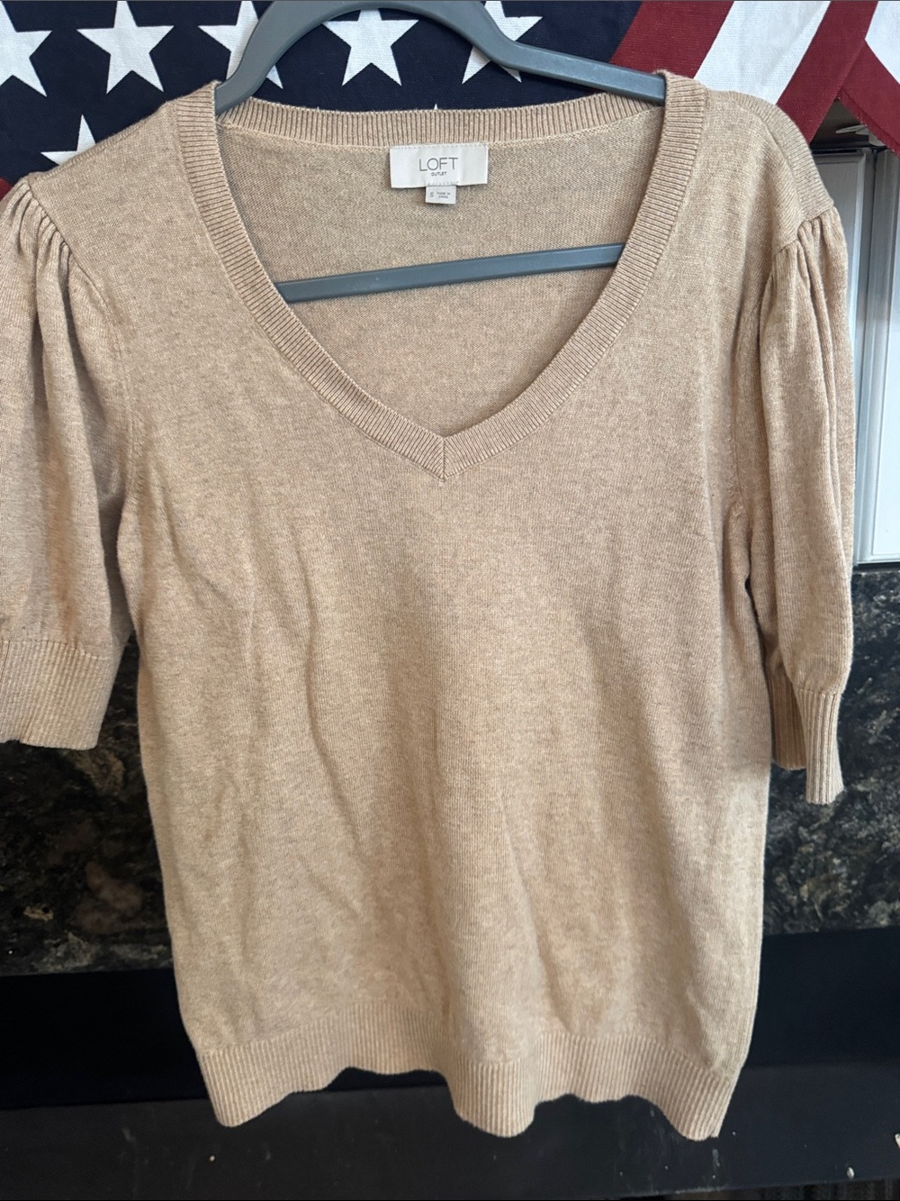 LOFT Camel V-Neck Short Sleeve‎ Puff-Shoulder Sweater